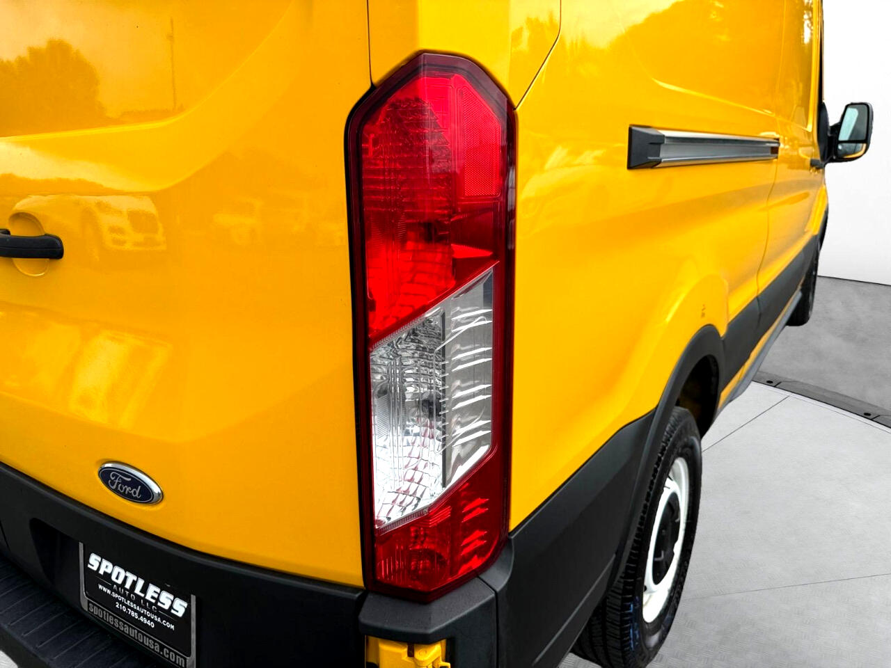 2021 Ford Transit Van photo 9