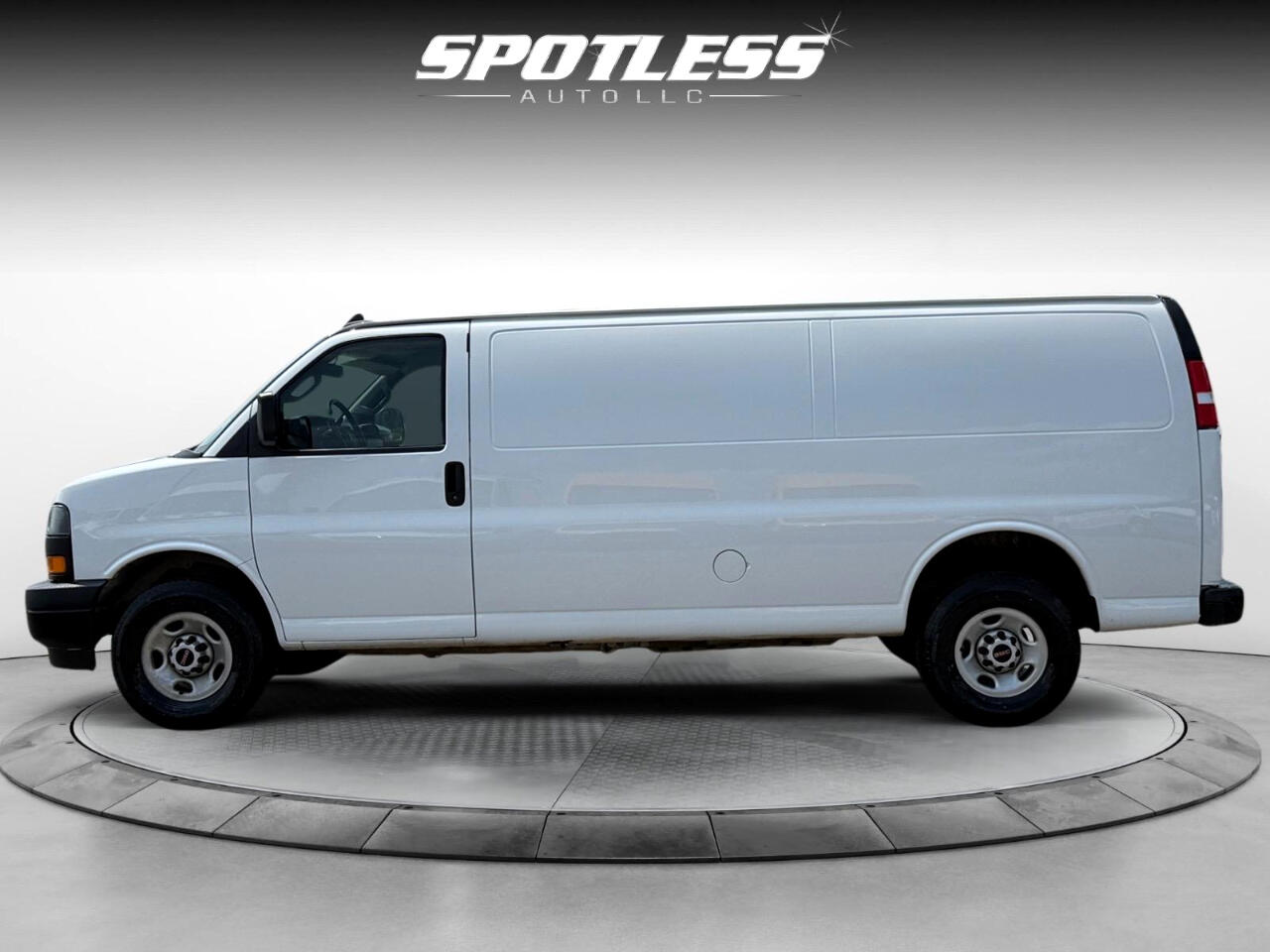 2023 Gmc Savana Cargo photo 2