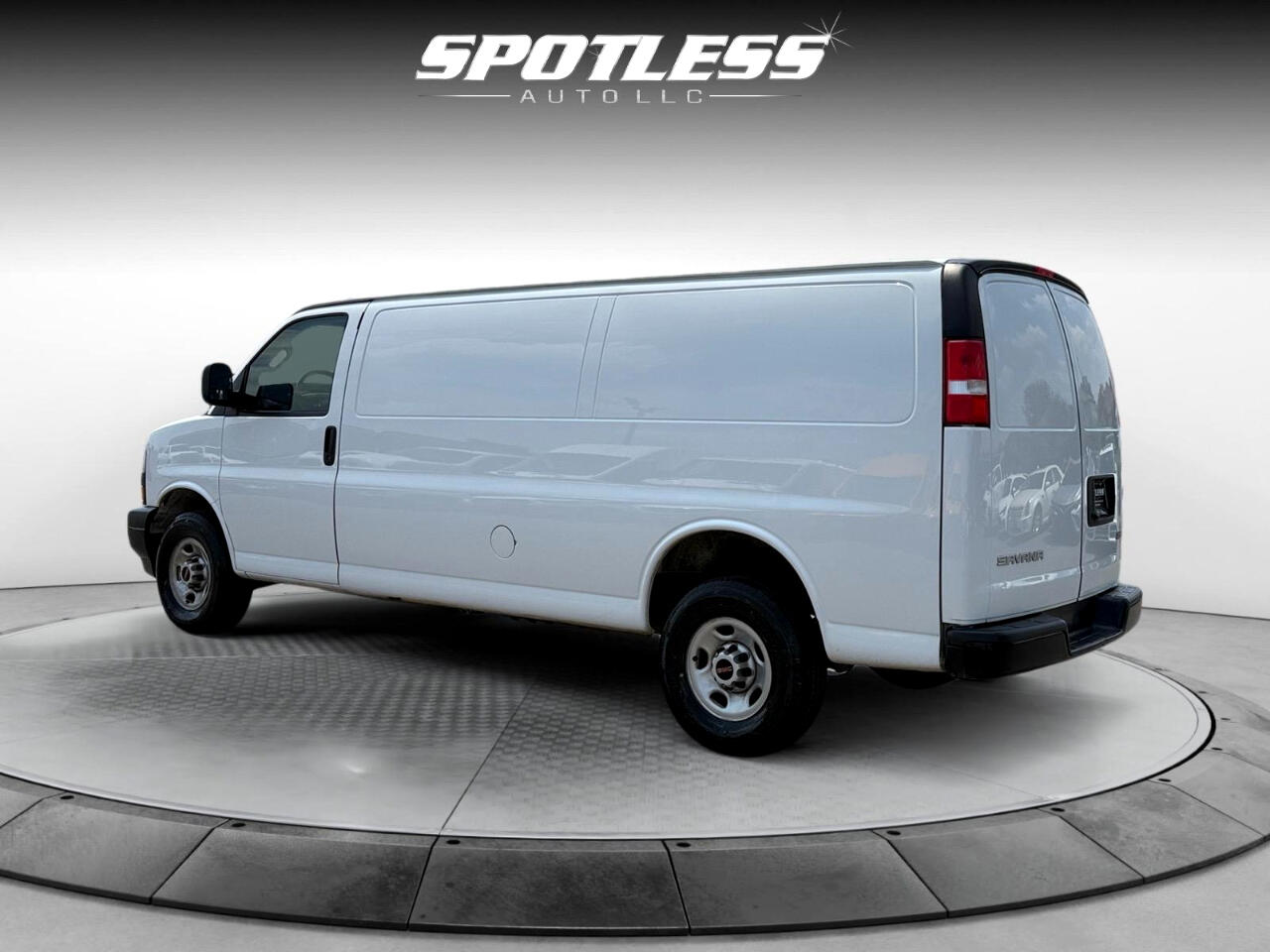 2023 Gmc Savana Cargo photo 3