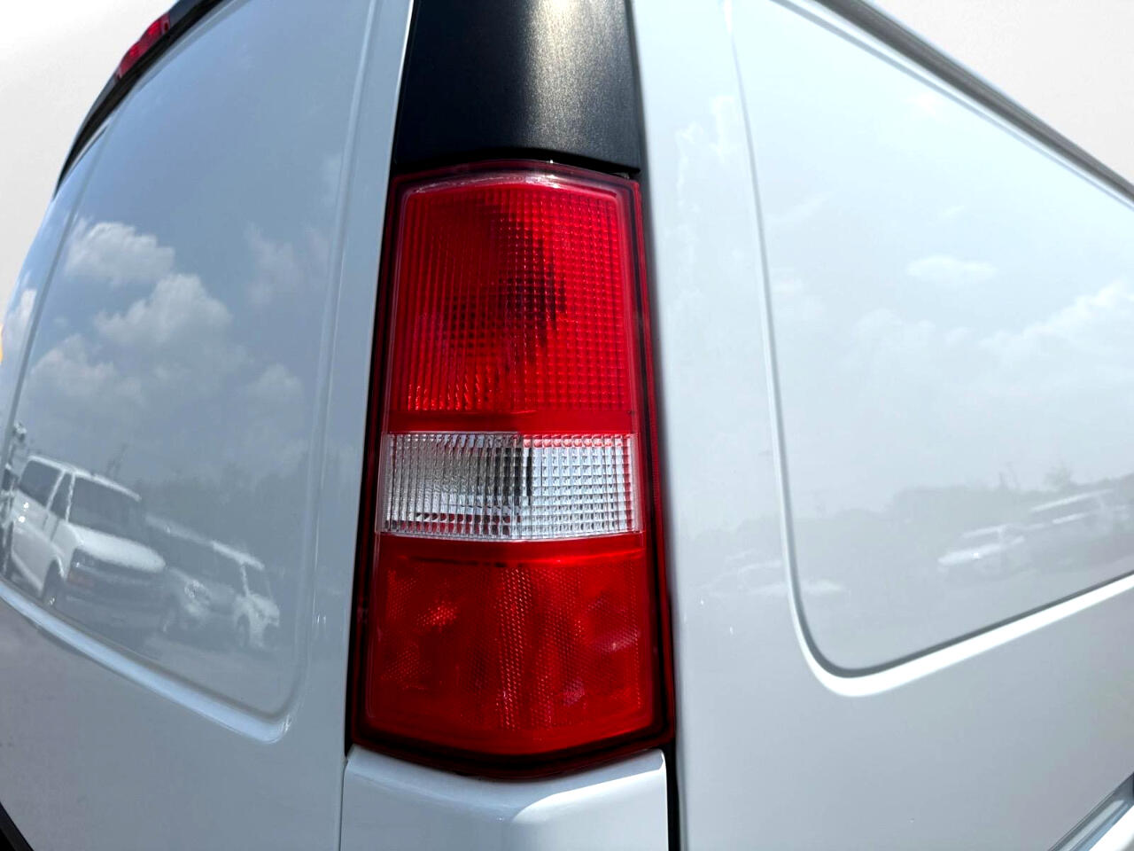 2023 Gmc Savana Cargo photo 11
