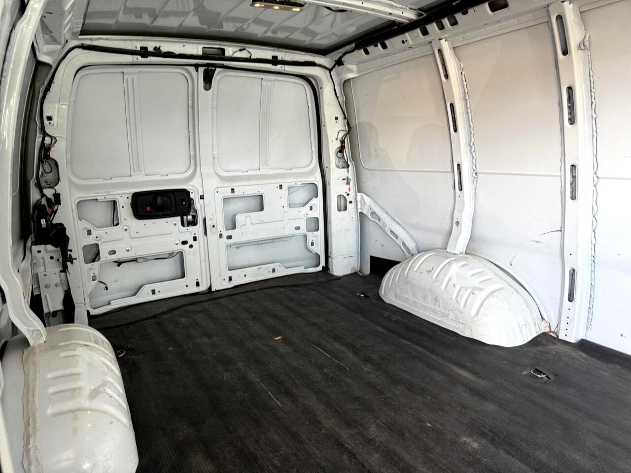 2023 Gmc Savana Cargo photo 18