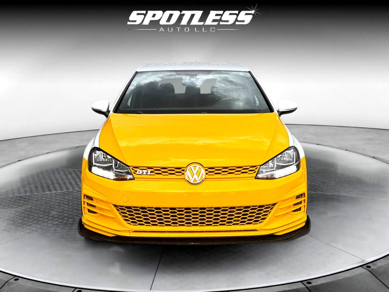 2018 Volkswagen Golf GTI SE photo 3