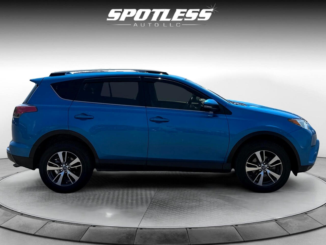 2018 Toyota RAV4 XLE photo 7