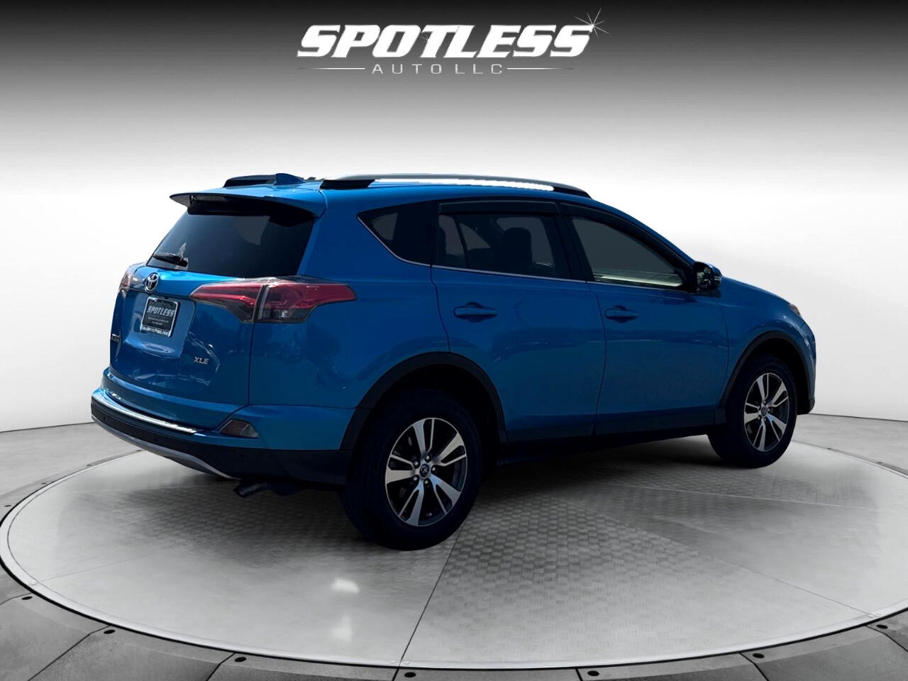 2018 Toyota RAV4 XLE photo 8