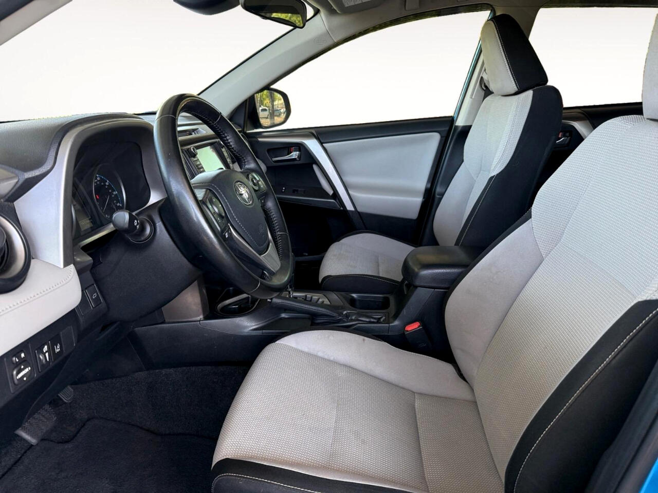 2018 Toyota RAV4 XLE photo 17