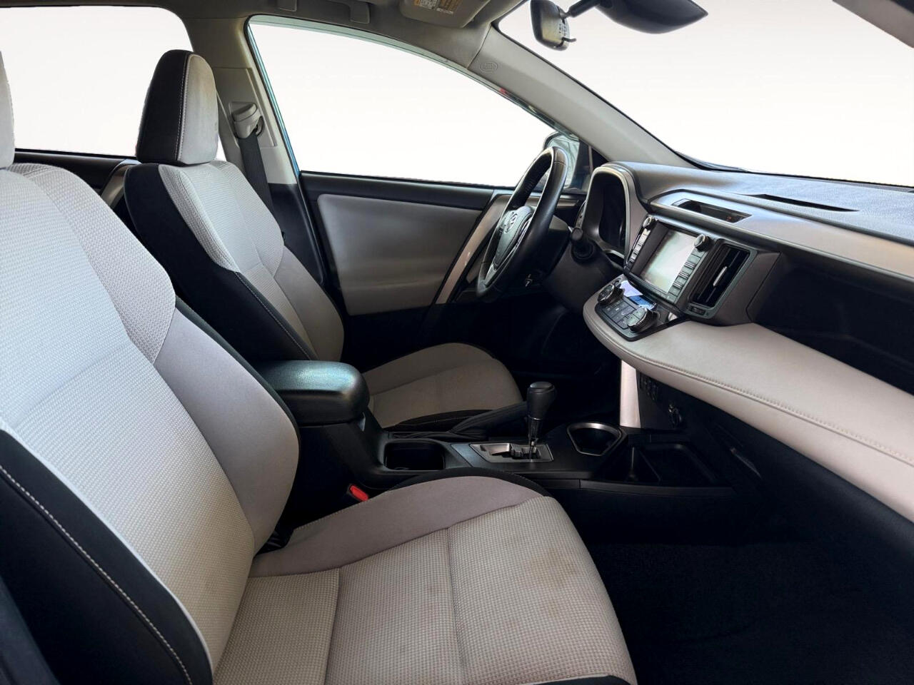 2018 Toyota RAV4 XLE photo 26