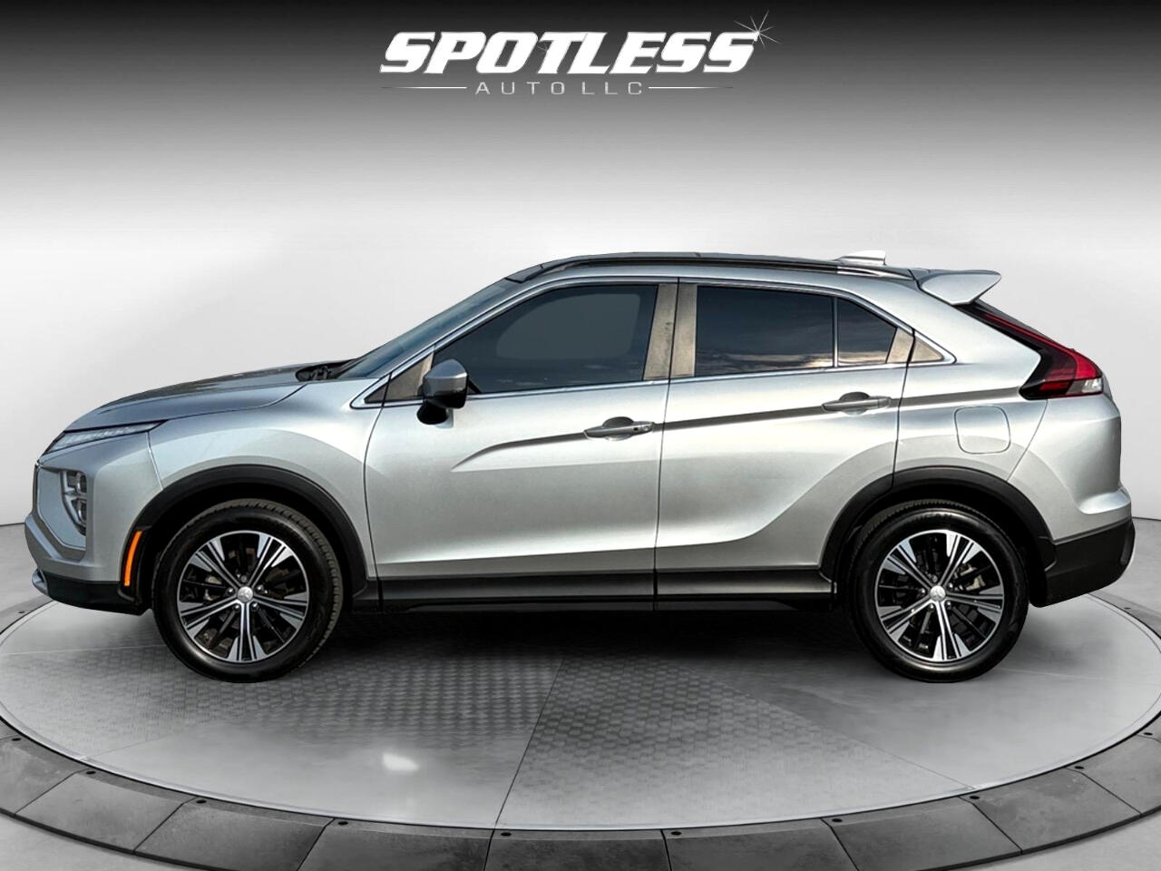 2022 Mitsubishi Eclipse Cross SE photo 2