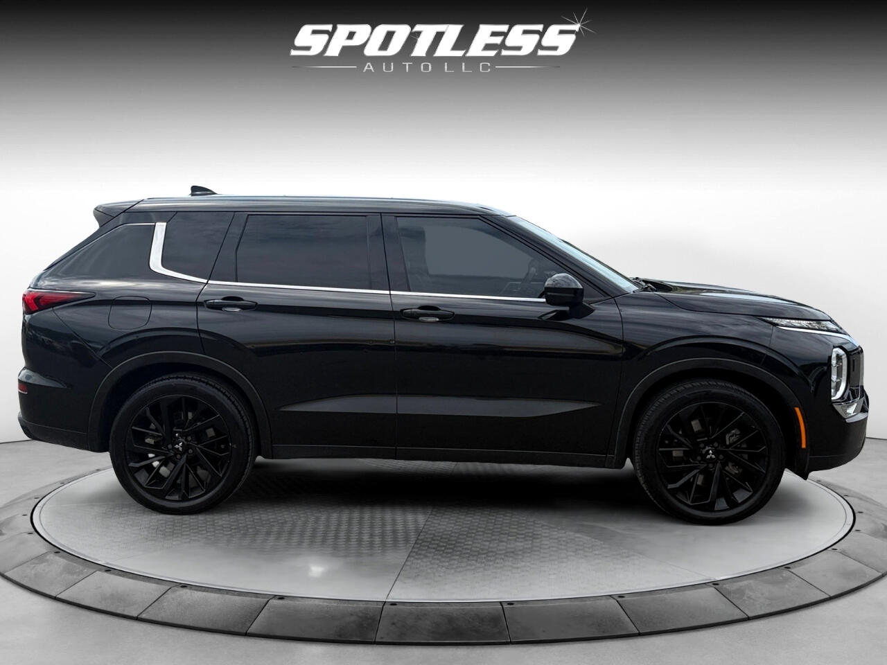 2022 Mitsubishi Outlander SE Launch Edition photo 5