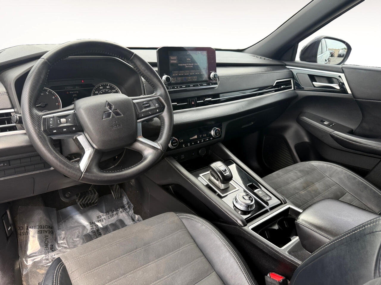 2022 Mitsubishi Outlander SE Launch Edition photo 16