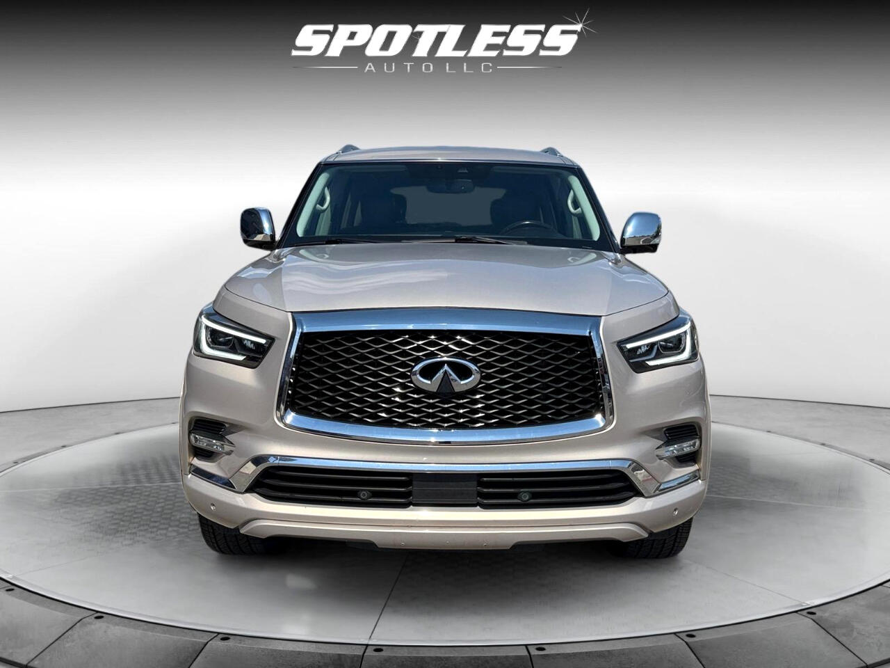 2019 Infiniti QX80 Luxe photo 4