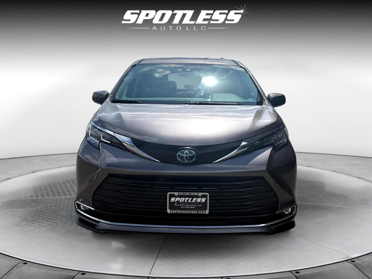 2021 Toyota Sienna XLE photo 4