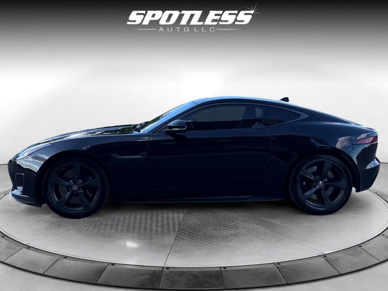 2018 Jaguar F-TYPE 400 Sport photo 2