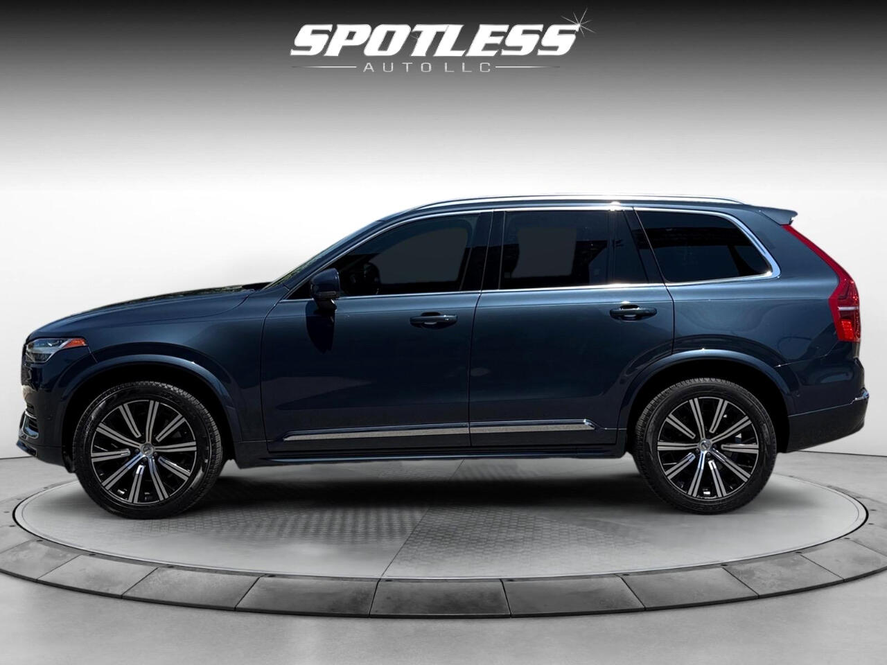 2023 Volvo XC90 Plus photo 2