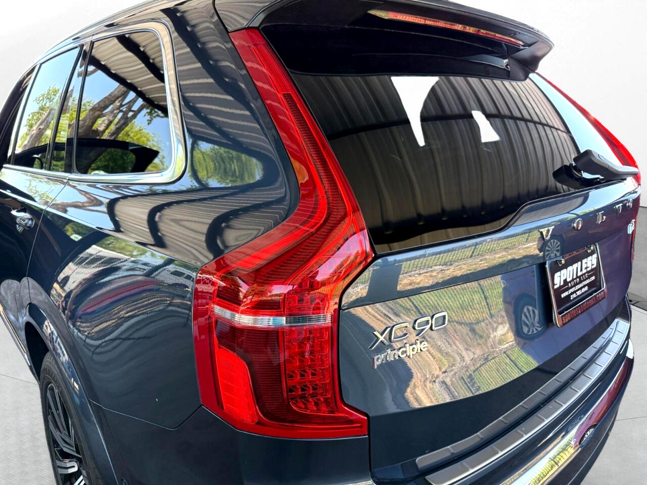 2023 Volvo XC90 Plus photo 11