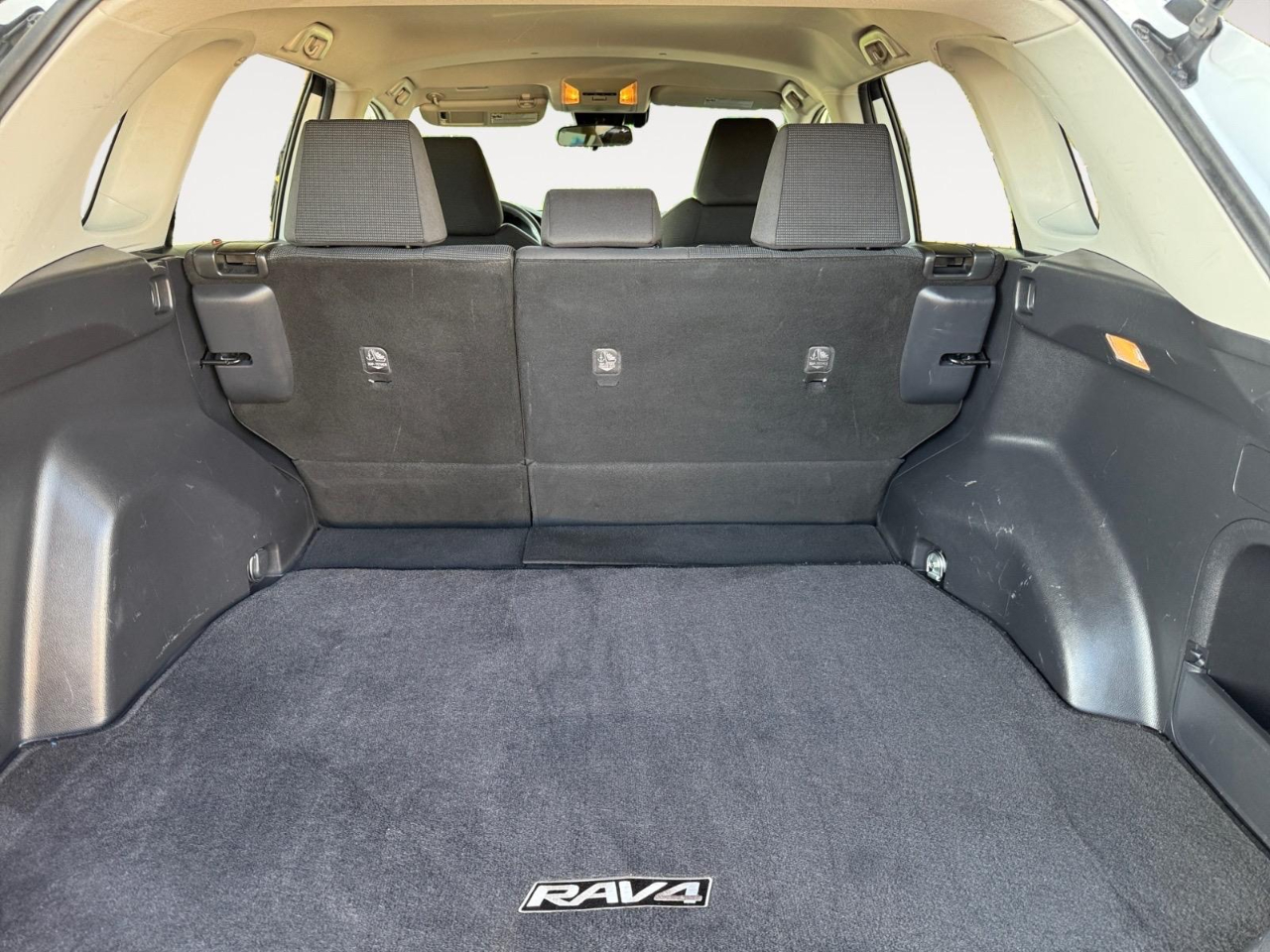 Toyota RAV4 Hybrid LE 2019 Toyota RAV4 Hybrid LE 2019