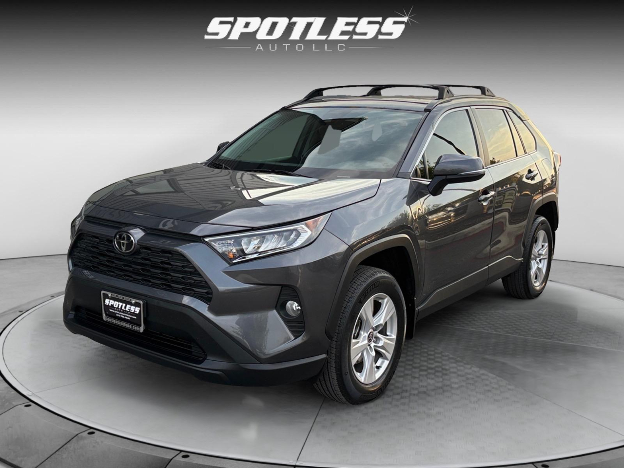 2021 Toyota RAV4 XLE's photo