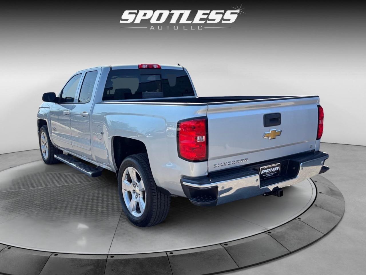 2015 Chevrolet Silverado 1500 LT photo 3