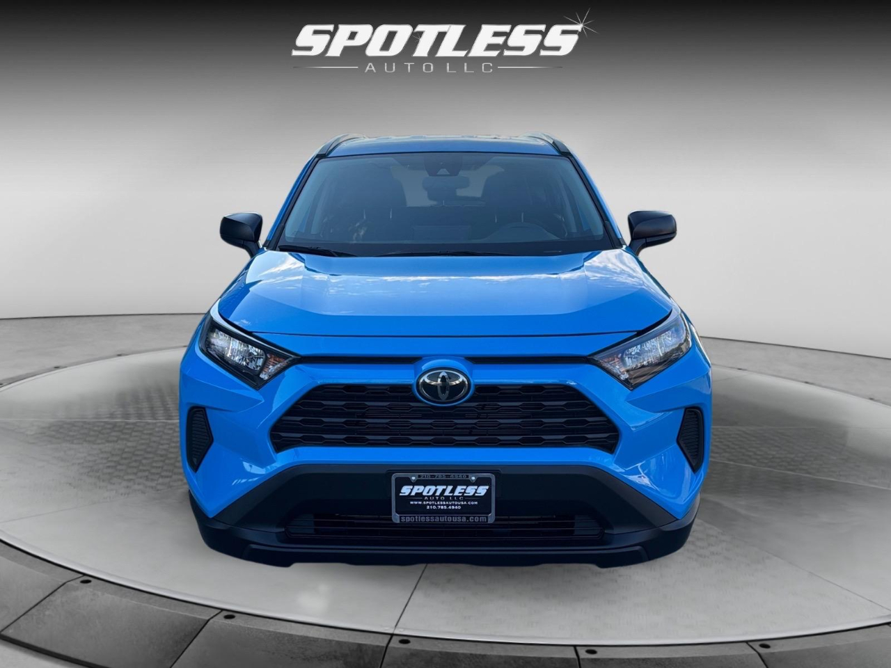 2020 Toyota RAV4 LE photo 4