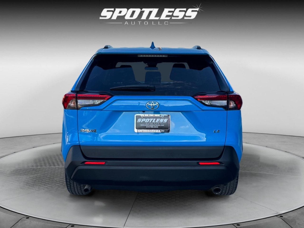 2020 Toyota RAV4 LE photo 5