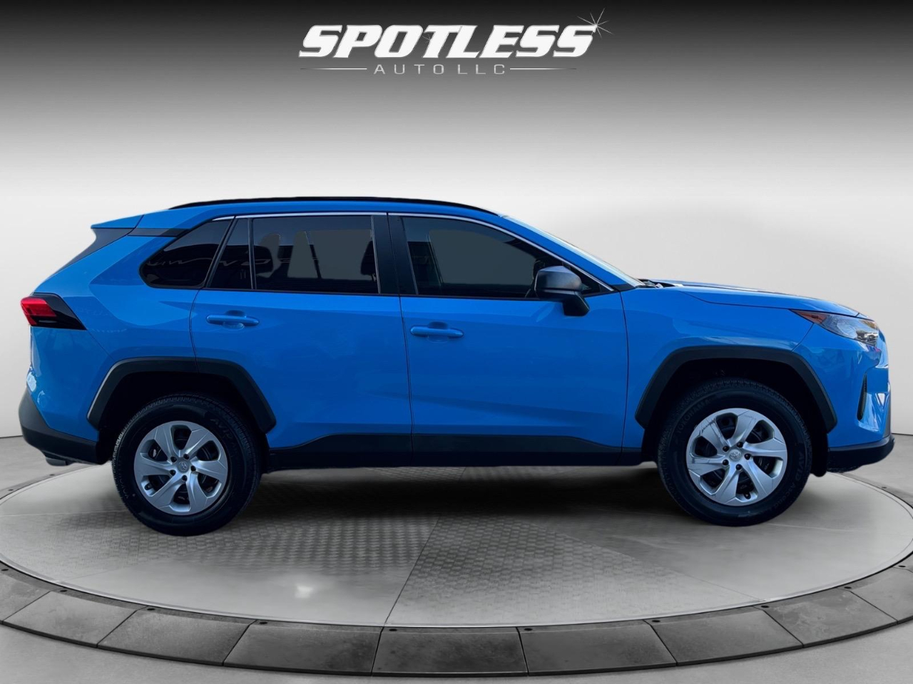 2020 Toyota RAV4 LE photo 7
