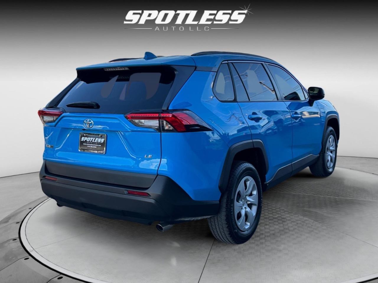 2020 Toyota RAV4 LE photo 8