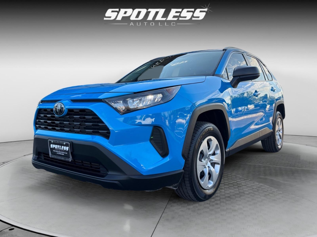2020 Toyota RAV4 LE photo 9