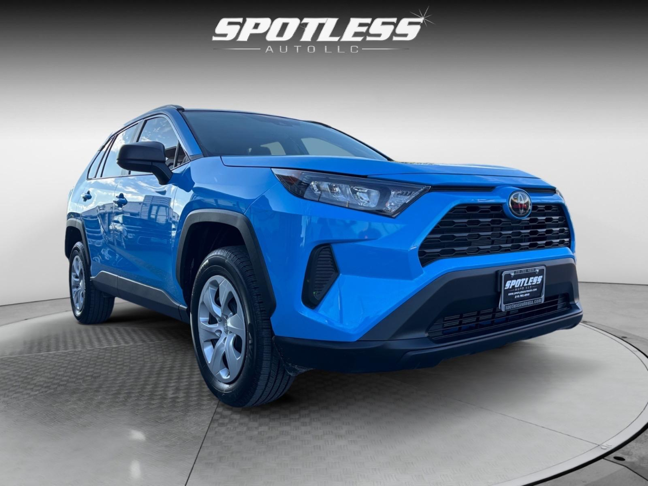 2020 Toyota RAV4 LE photo 10
