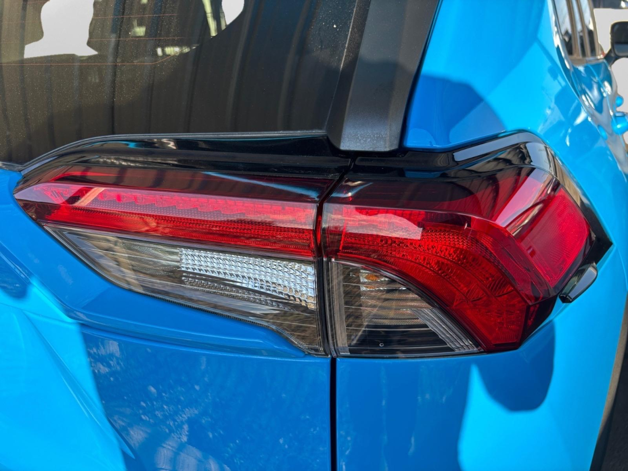 2020 Toyota RAV4 LE photo 11