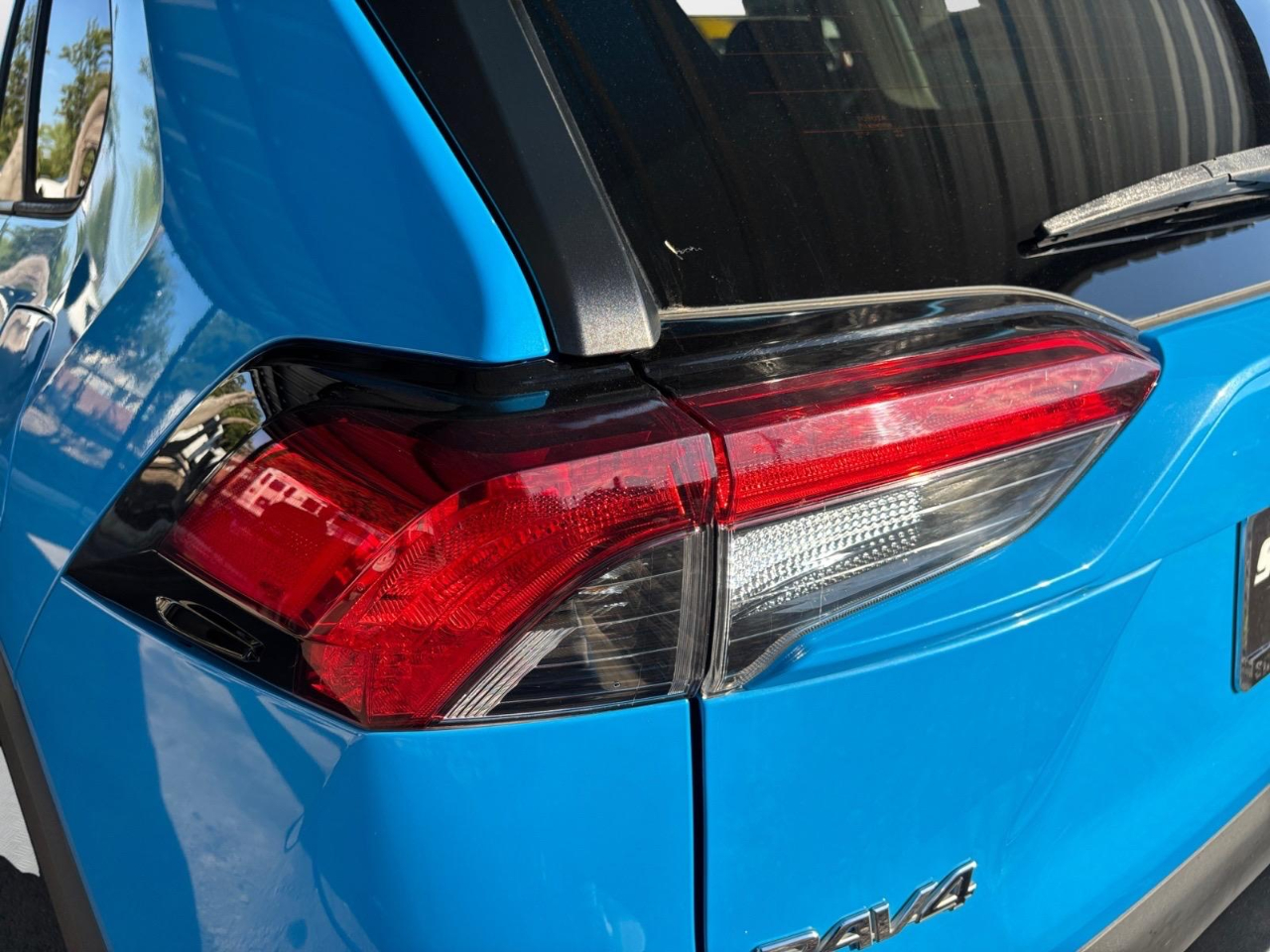 2020 Toyota RAV4 LE photo 12