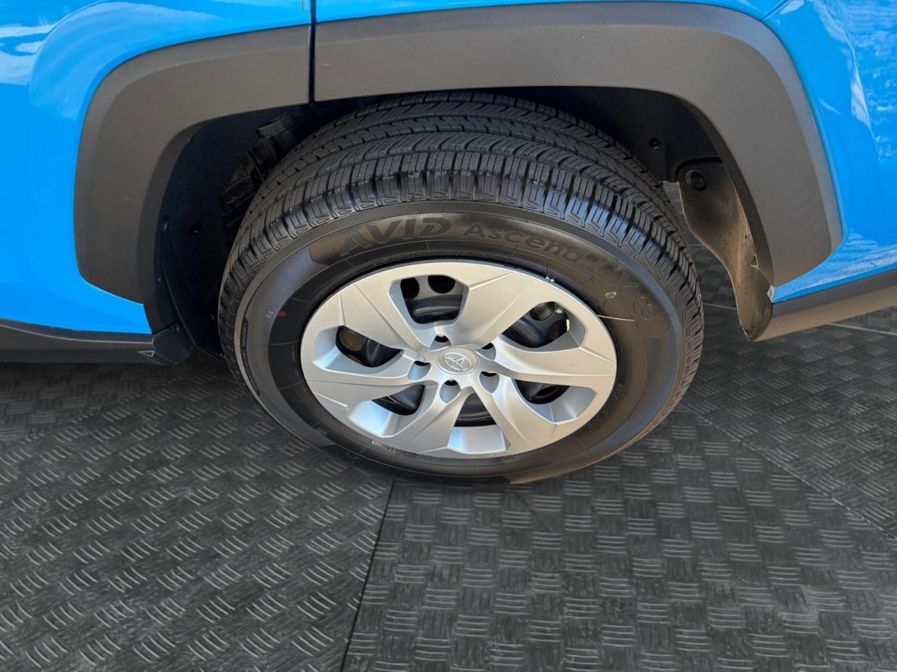 2020 Toyota RAV4 LE photo 13