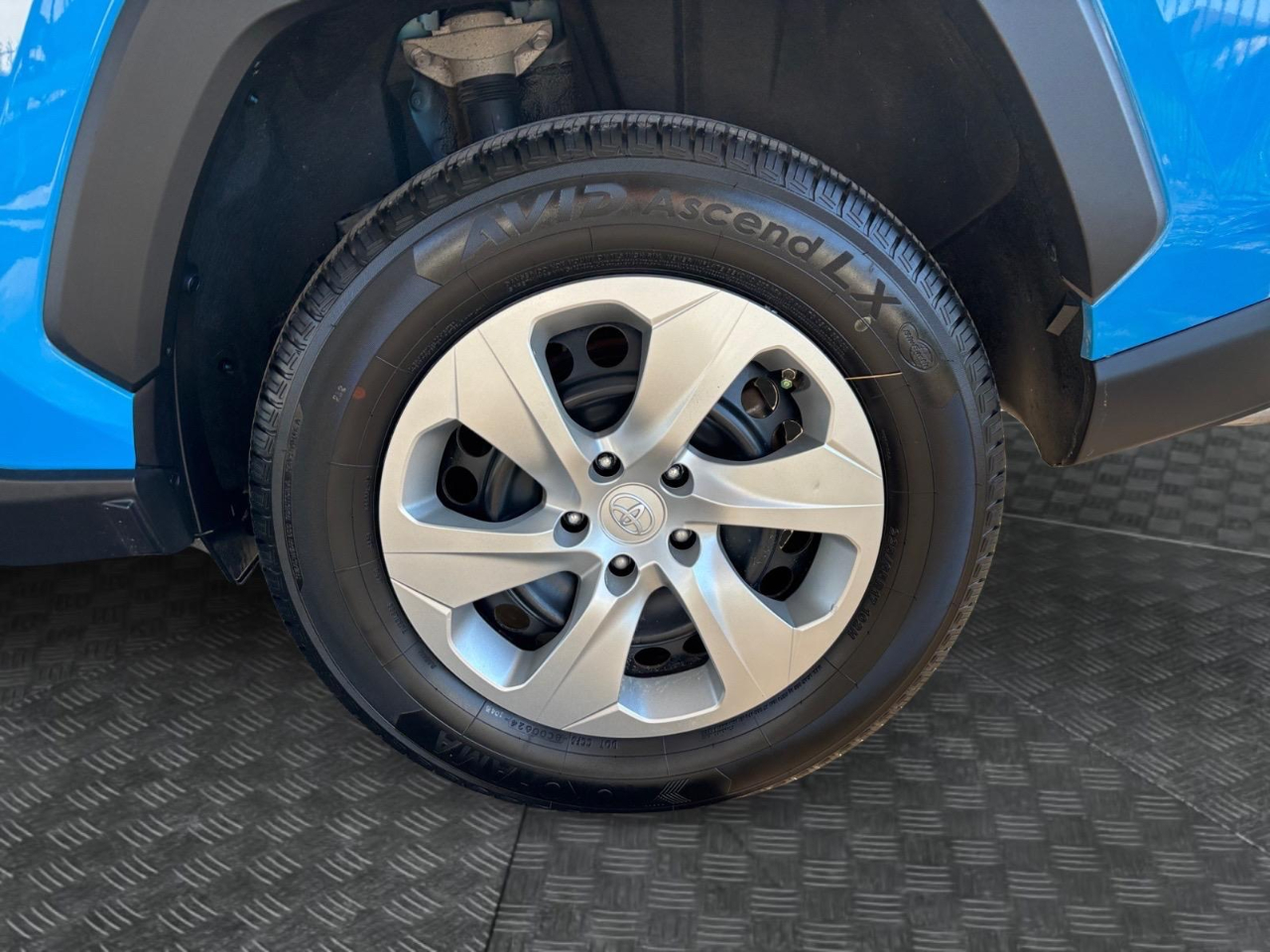 2020 Toyota RAV4 LE photo 14