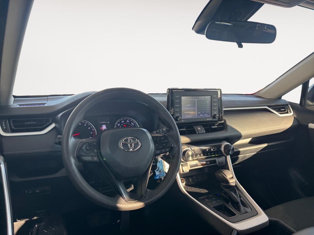 2020 Toyota RAV4 LE photo 18