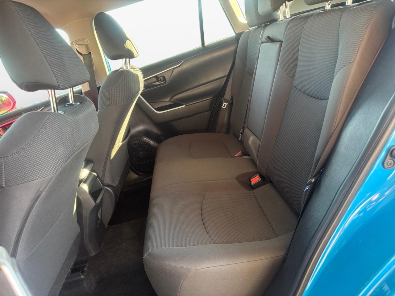 2020 Toyota RAV4 LE photo 21
