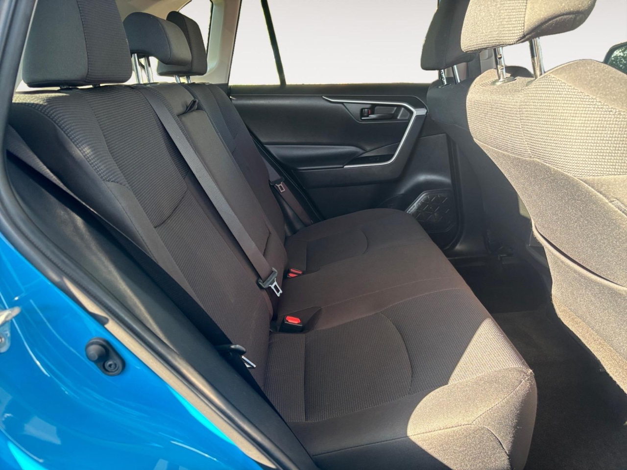 2020 Toyota RAV4 LE photo 23