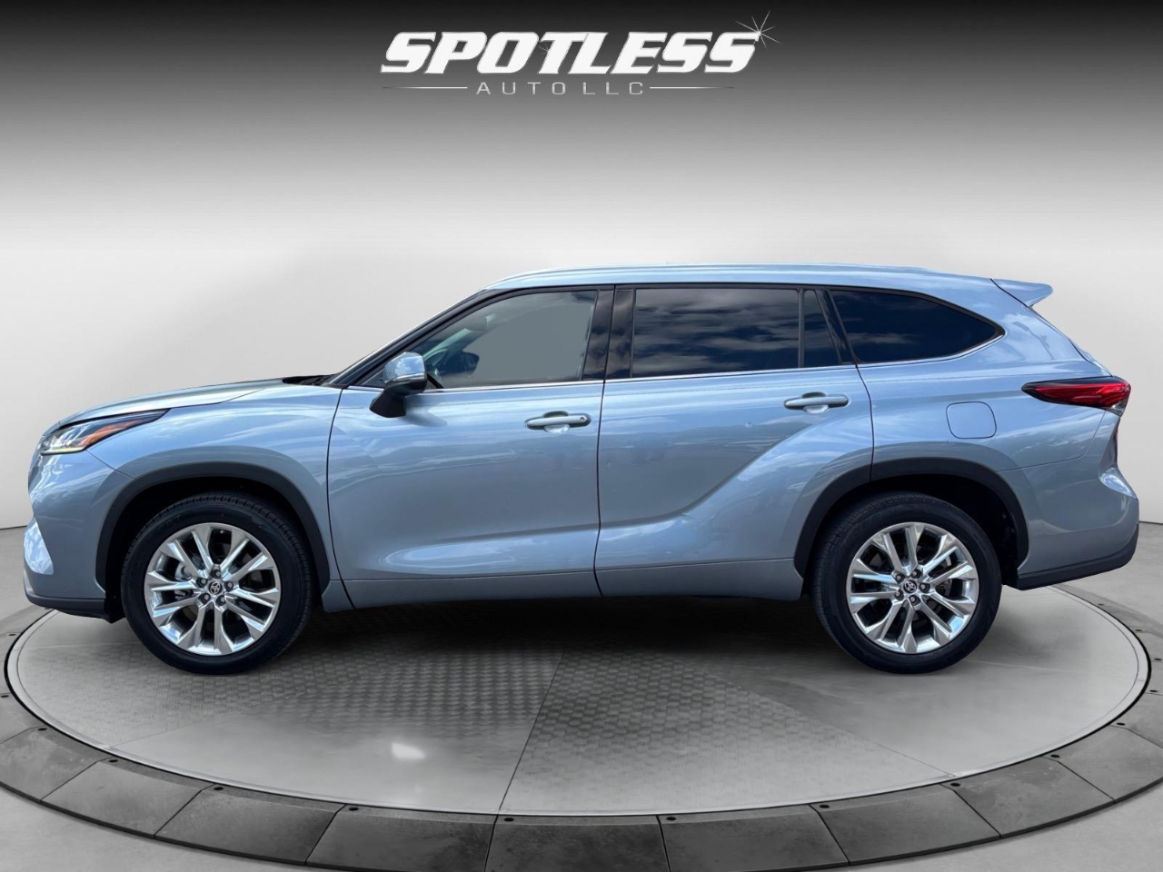 2020 Toyota Highlander Limited photo 2