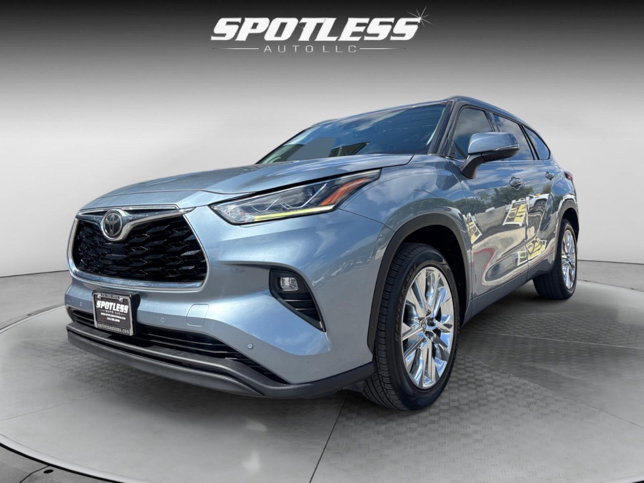 2020 Toyota Highlander Limited photo 9