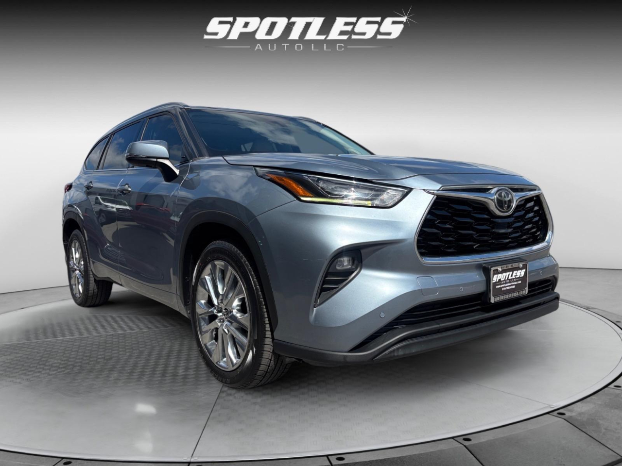 2020 Toyota Highlander Limited photo 10