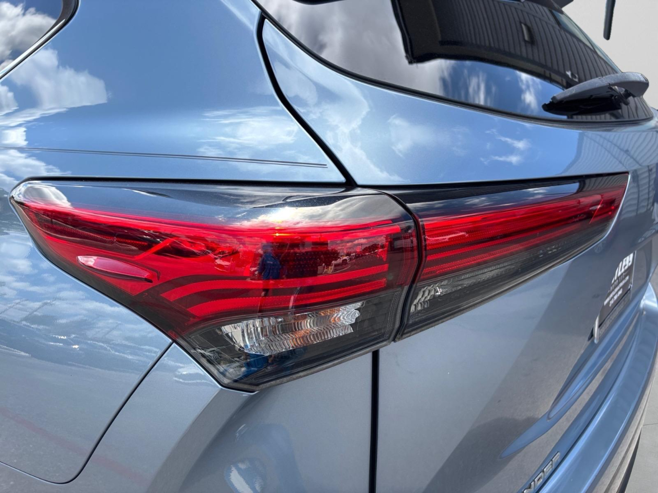 2020 Toyota Highlander Limited photo 11