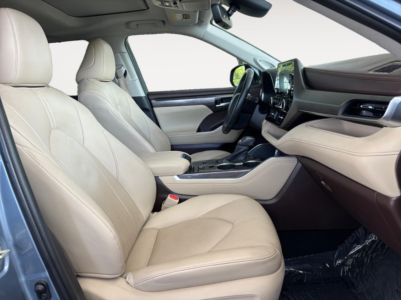 2020 Toyota Highlander Limited photo 18