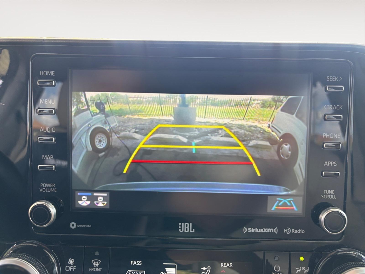 2020 Toyota Highlander Limited photo 21