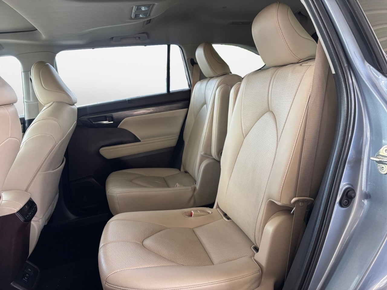 2020 Toyota Highlander Limited photo 24