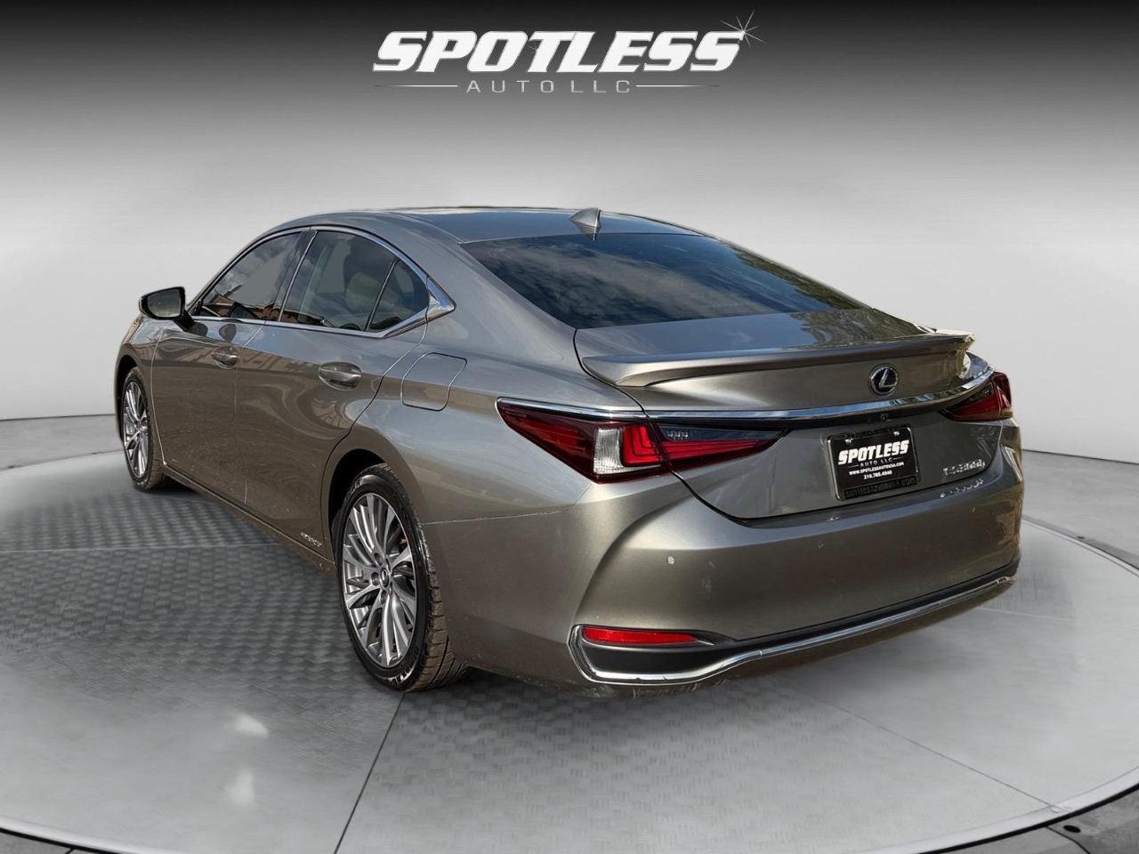 2020 Lexus ES 300h Premium photo 3