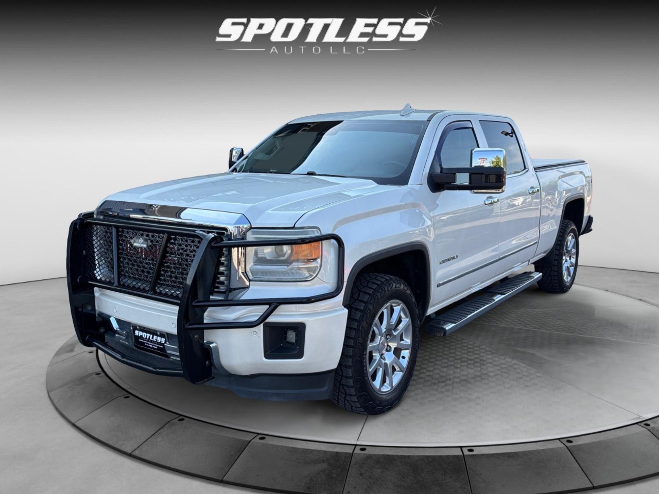 GMC Sierra 1500 Denali Crew Cab Short Box 4WD 2015 GMC Sierra 1500 Denali Crew Cab Short Box 4WD 2015