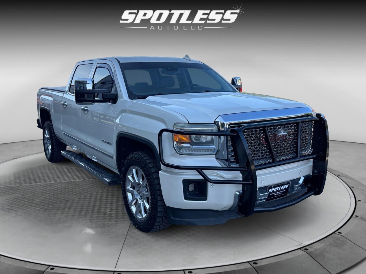 GMC Sierra 1500 Denali Crew Cab Short Box 4WD 2015 GMC Sierra 1500 Denali Crew Cab Short Box 4WD 2015