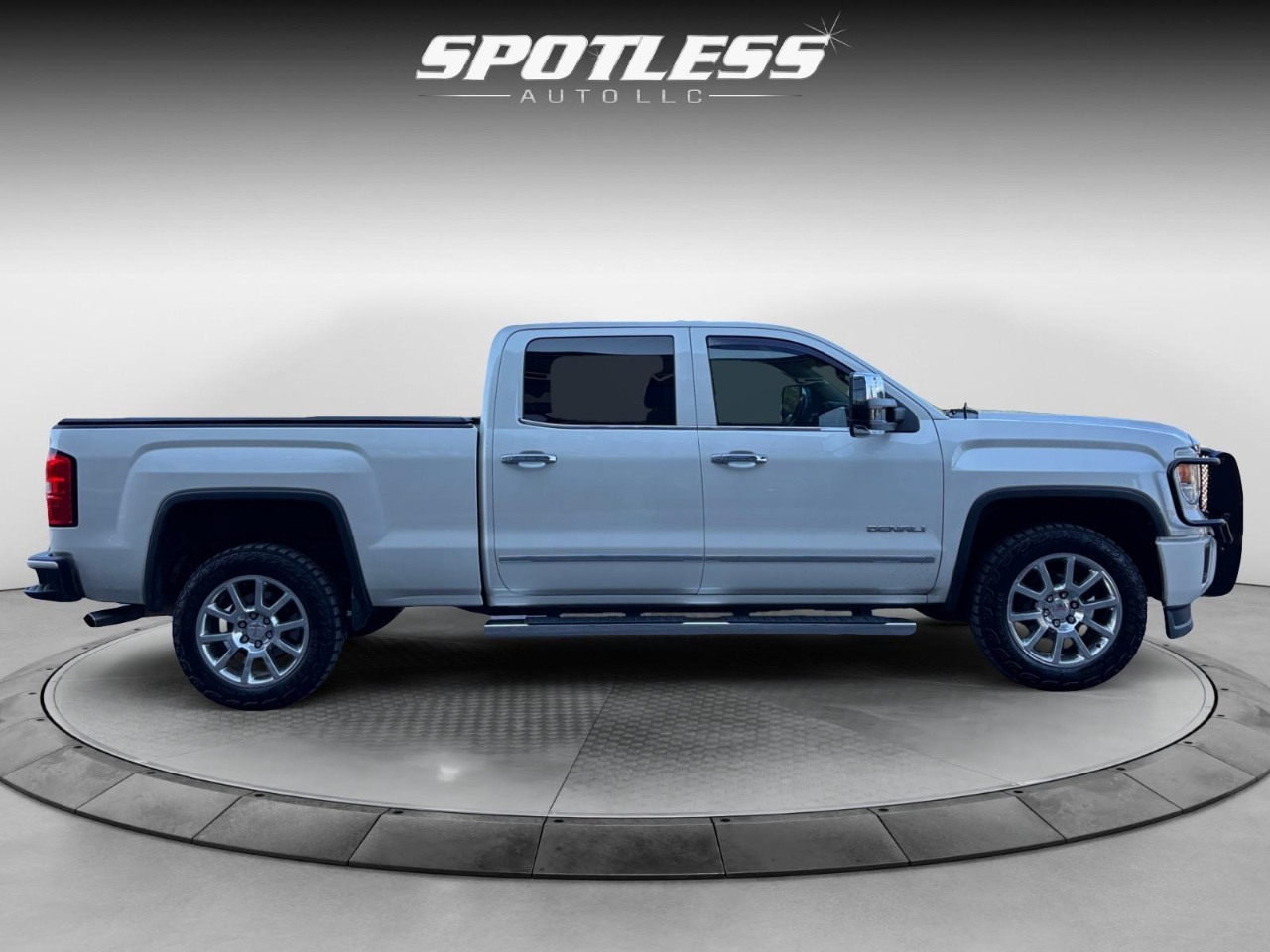GMC Sierra 1500 Denali Crew Cab Short Box 4WD 2015 GMC Sierra 1500 Denali Crew Cab Short Box 4WD 2015