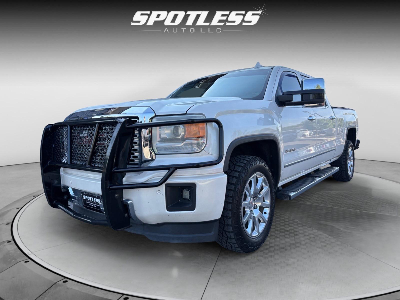 GMC Sierra 1500 Denali Crew Cab Short Box 4WD 2015 GMC Sierra 1500 Denali Crew Cab Short Box 4WD 2015