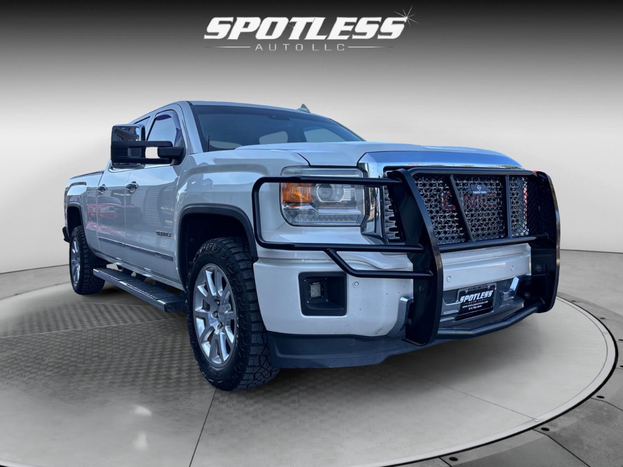 GMC Sierra 1500 Denali Crew Cab Short Box 4WD 2015 GMC Sierra 1500 Denali Crew Cab Short Box 4WD 2015