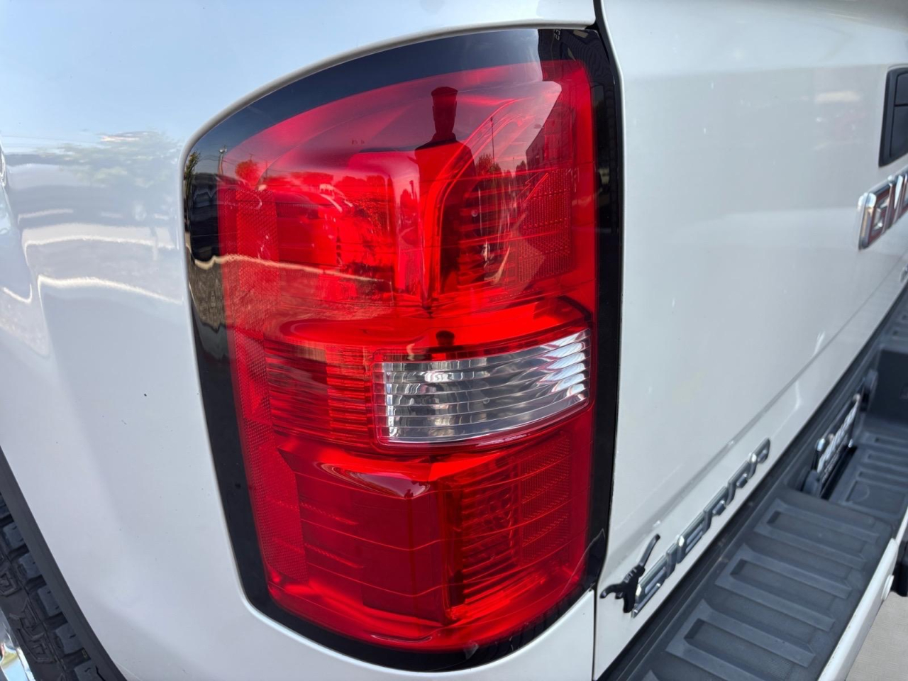 GMC Sierra 1500 Denali Crew Cab Short Box 4WD 2015 GMC Sierra 1500 Denali Crew Cab Short Box 4WD 2015