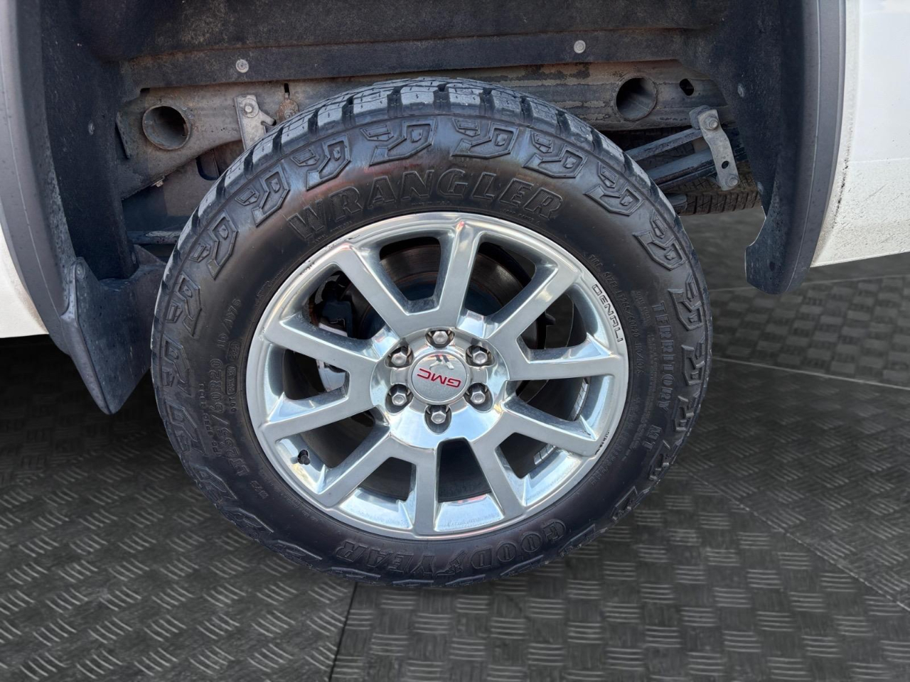 GMC Sierra 1500 Denali Crew Cab Short Box 4WD 2015 GMC Sierra 1500 Denali Crew Cab Short Box 4WD 2015