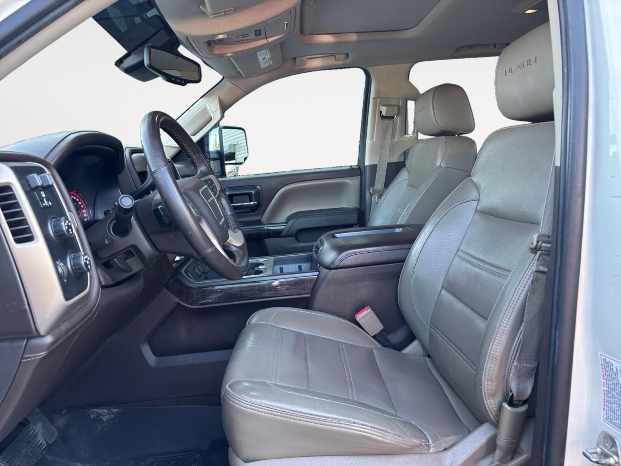 GMC Sierra 1500 Denali Crew Cab Short Box 4WD 2015 GMC Sierra 1500 Denali Crew Cab Short Box 4WD 2015